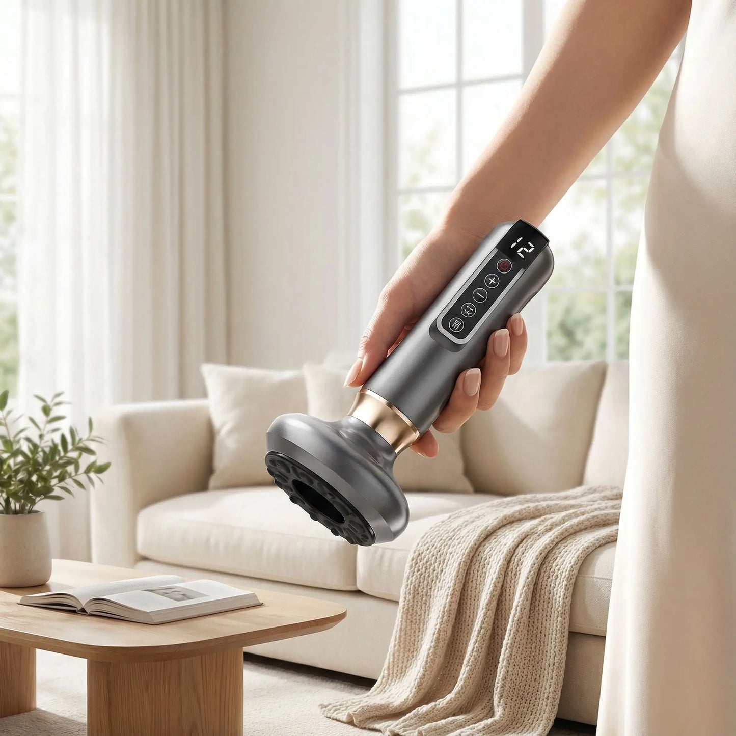 Appareil massage gris dans main