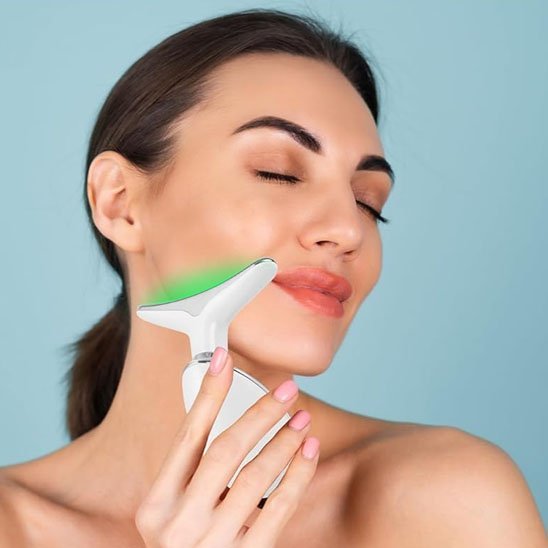 Appareil de massage visage avec lumière verte