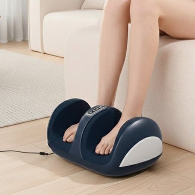 Appareil massage des pieds avec pieds à l'intérieur de l'appareil