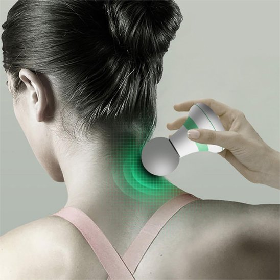 Pistolet de massage dans cou