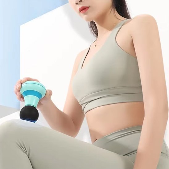 Pistolet de massage sur genou