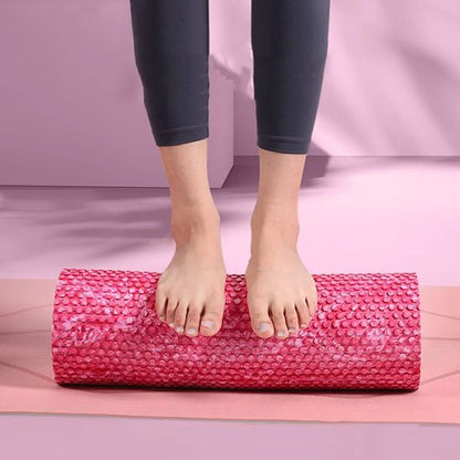 Rouleau de massage rose sous les pieds